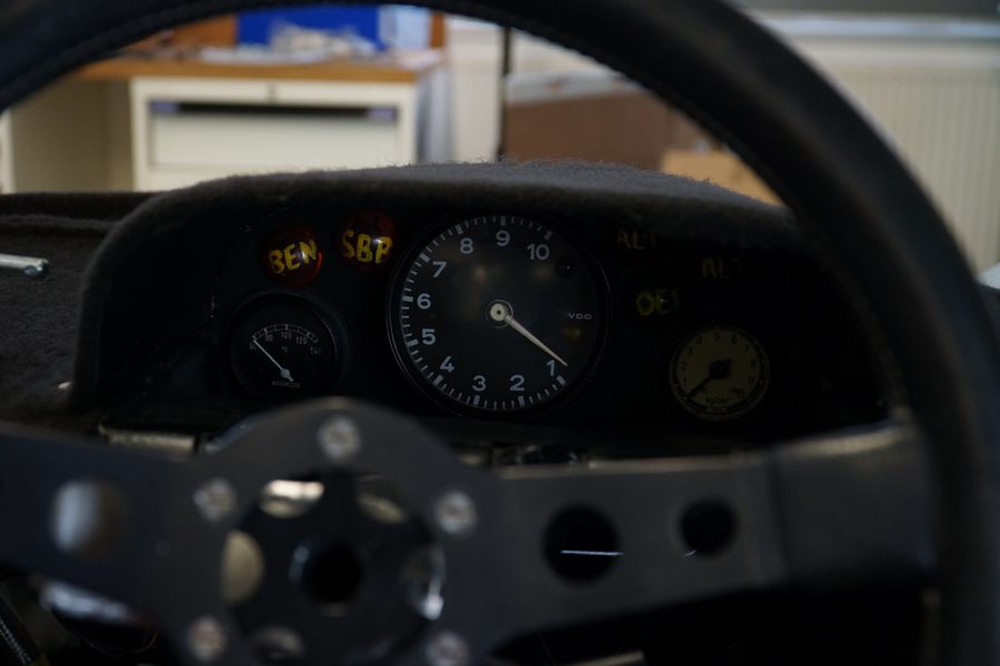 Cockpit mit historischen Instrumenten